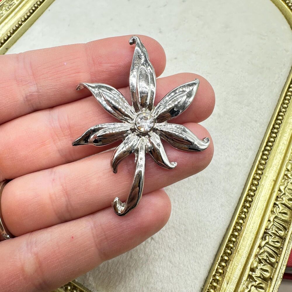 Vintage Jewelry Silver Tone Flower Brooch Pin